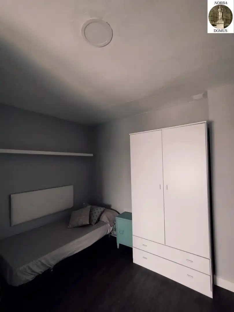 Habitación de Apartamento en venta en Cáceres con Aire acondicionado, Calefacción y Amueblado