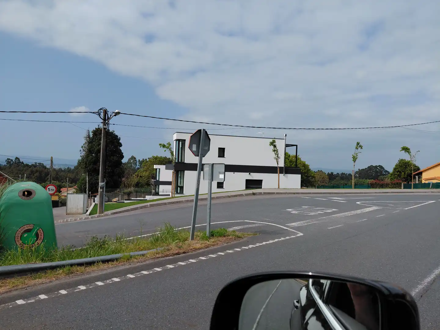 Vista exterior de Casa o xalet en venda en Oleiros amb Calefacció, Jardí privat i Parquet