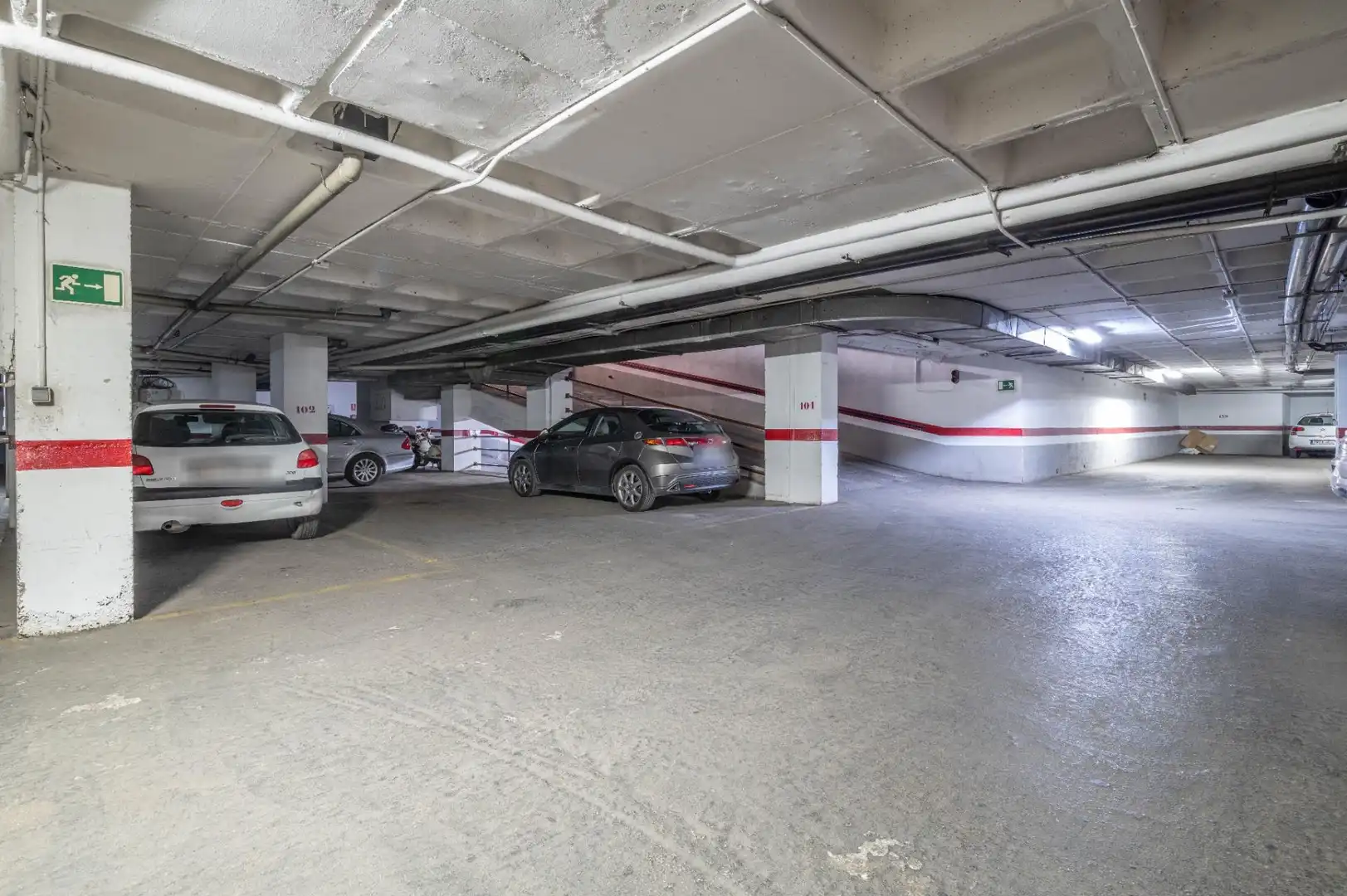 Parking de Piso en venta en Granada con Terraza, Trastero y Balcón