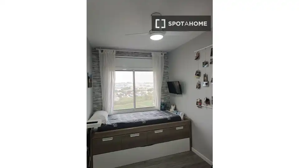 Bedroom of Flat for share in Lliçà de Vall  with Air Conditioner, Heating and Furnished