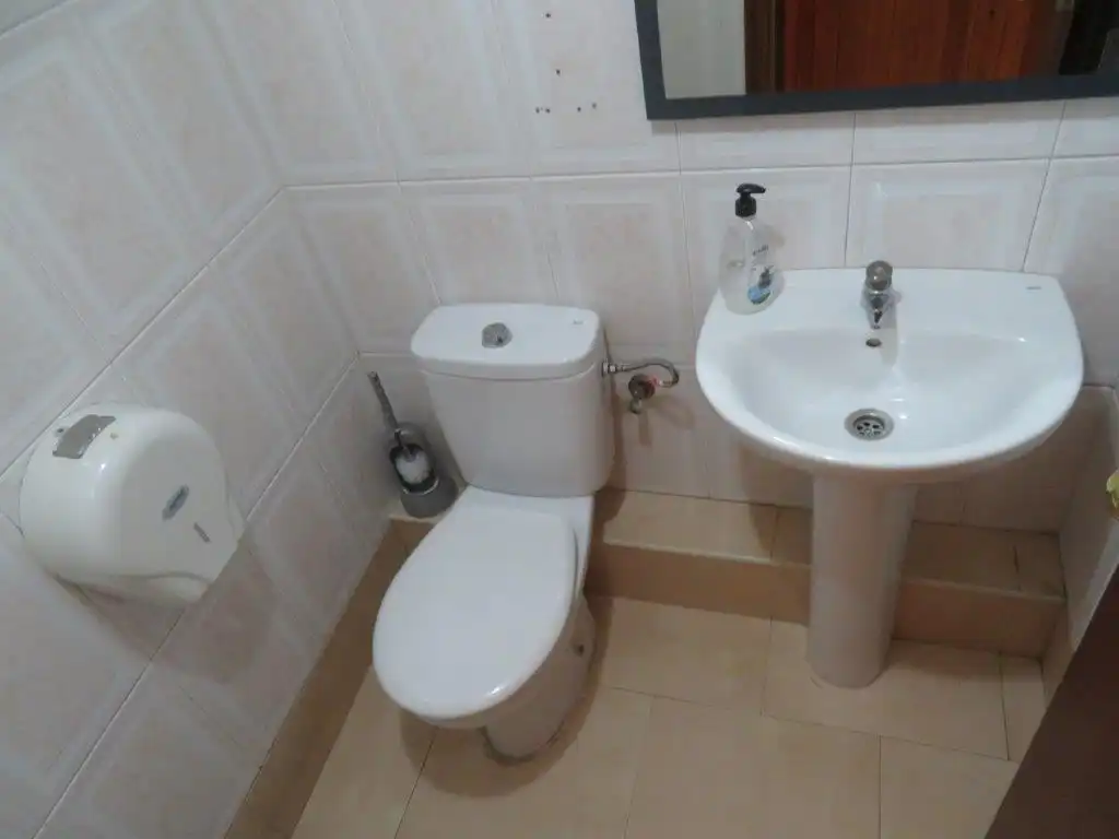 Baño de Local en traspaso en Sant Andreu de la Barca con Aire acondicionado, Calefacción y Terraza