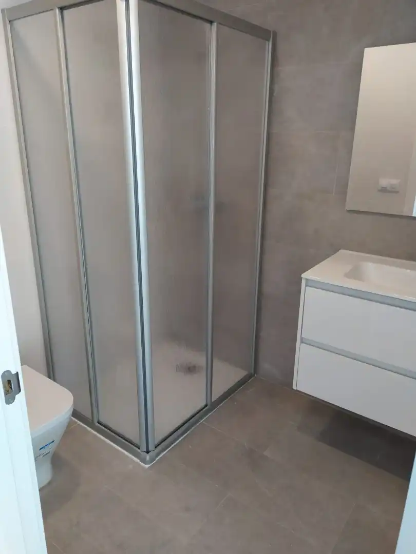 Baño de Ático en venta en Barcelona con Calefacción, Terraza y Horno