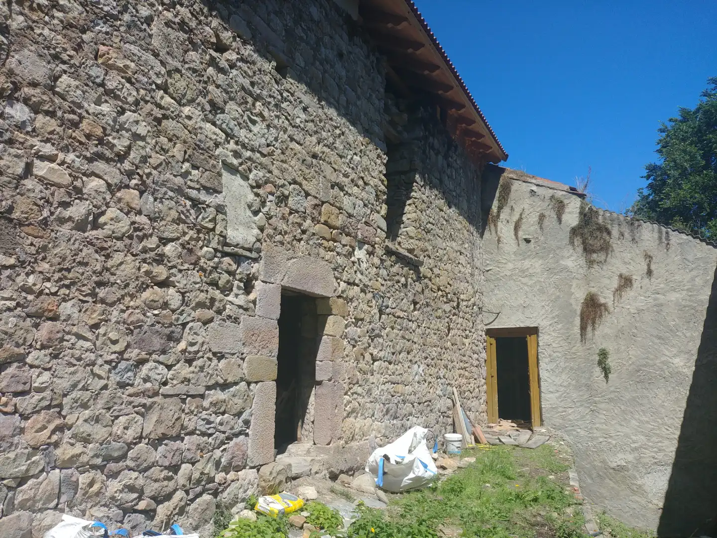 Vista exterior de Casa adosada en venda en Reinosa amb Terrassa, Traster i Balcó