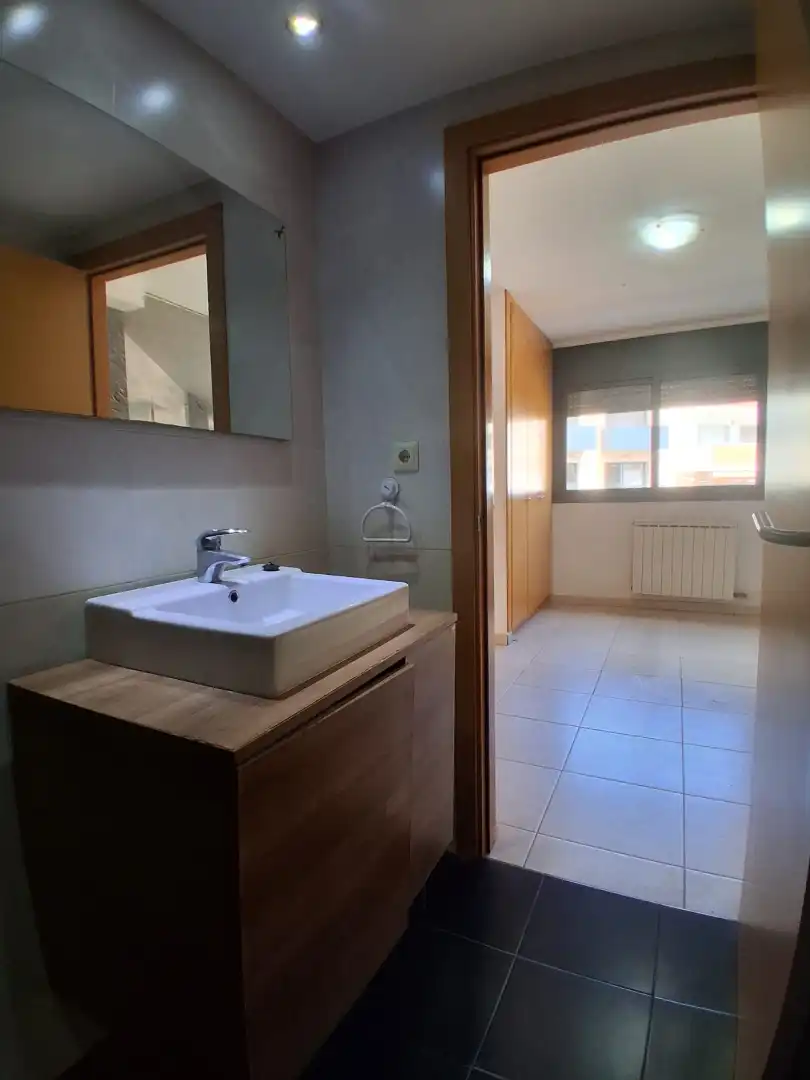 Baño de Piso en venta en Rubí con Aire acondicionado, Horno y Balcón