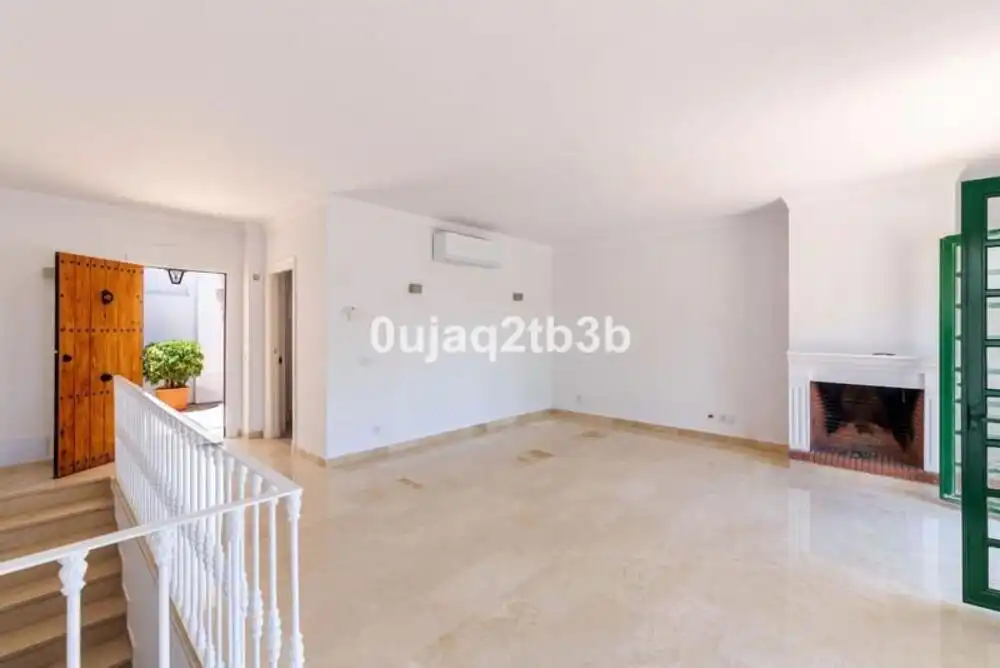 Sala de estar de Casa adosada en venta en Marbella con Aire acondicionado, Jardín privado y Terraza