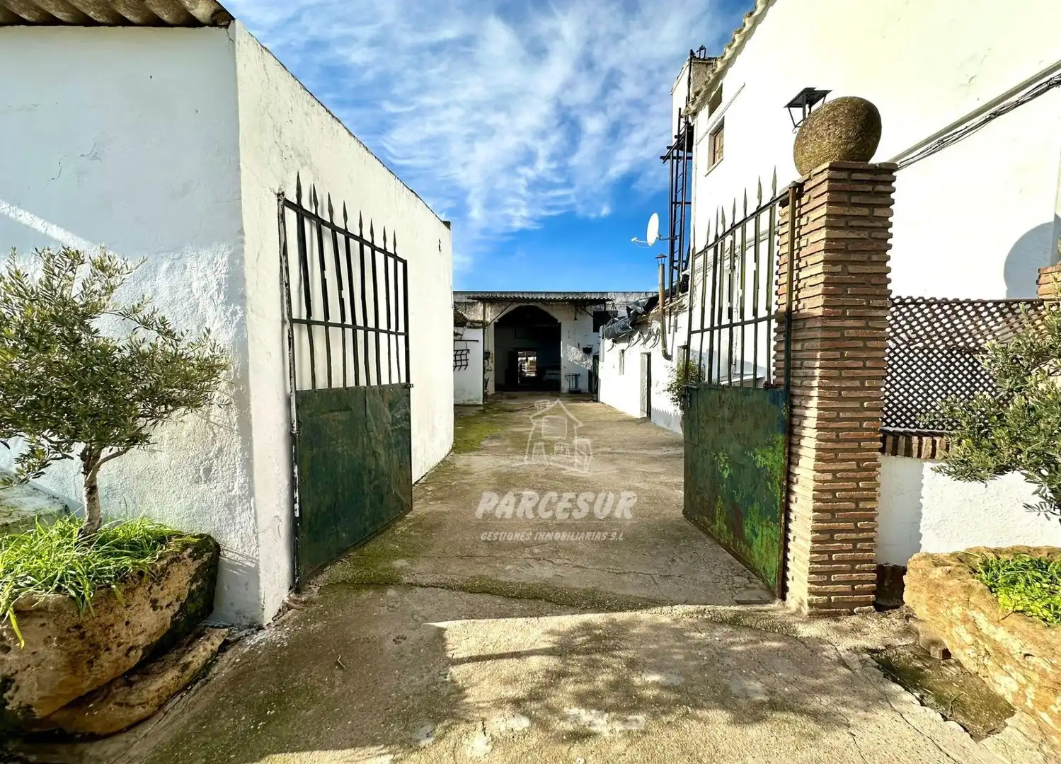 Außenansicht von Country house zum Verkauf in Córdoba mit Schwimmbad