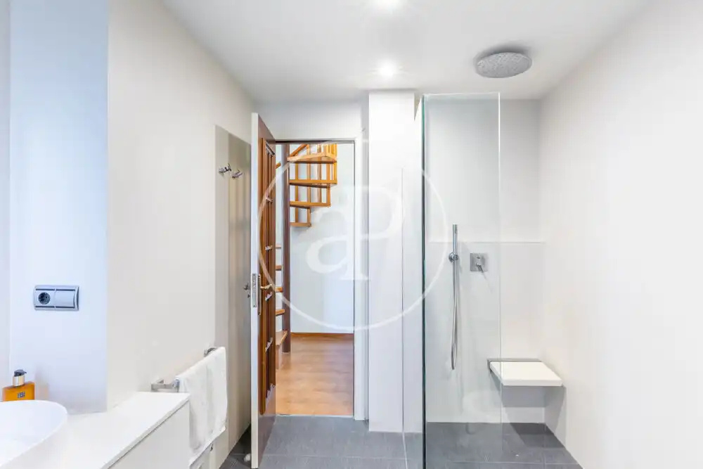 Bany de Casa o xalet de lloguer en Madrid amb Aire condicionat, Calefacció i Jardí privat