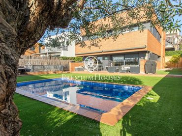 Casa con balcone in vendita a Teià