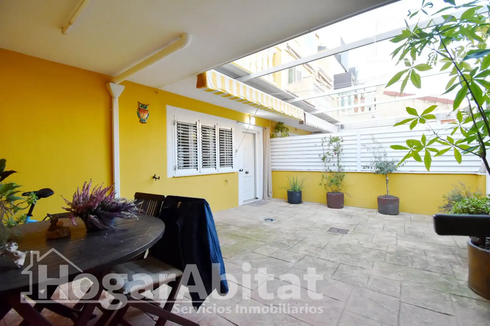 Außenansicht von Einfamilien-Reihenhaus zum Verkauf in Cullera mit Heizung, Terrasse und Abstellraum