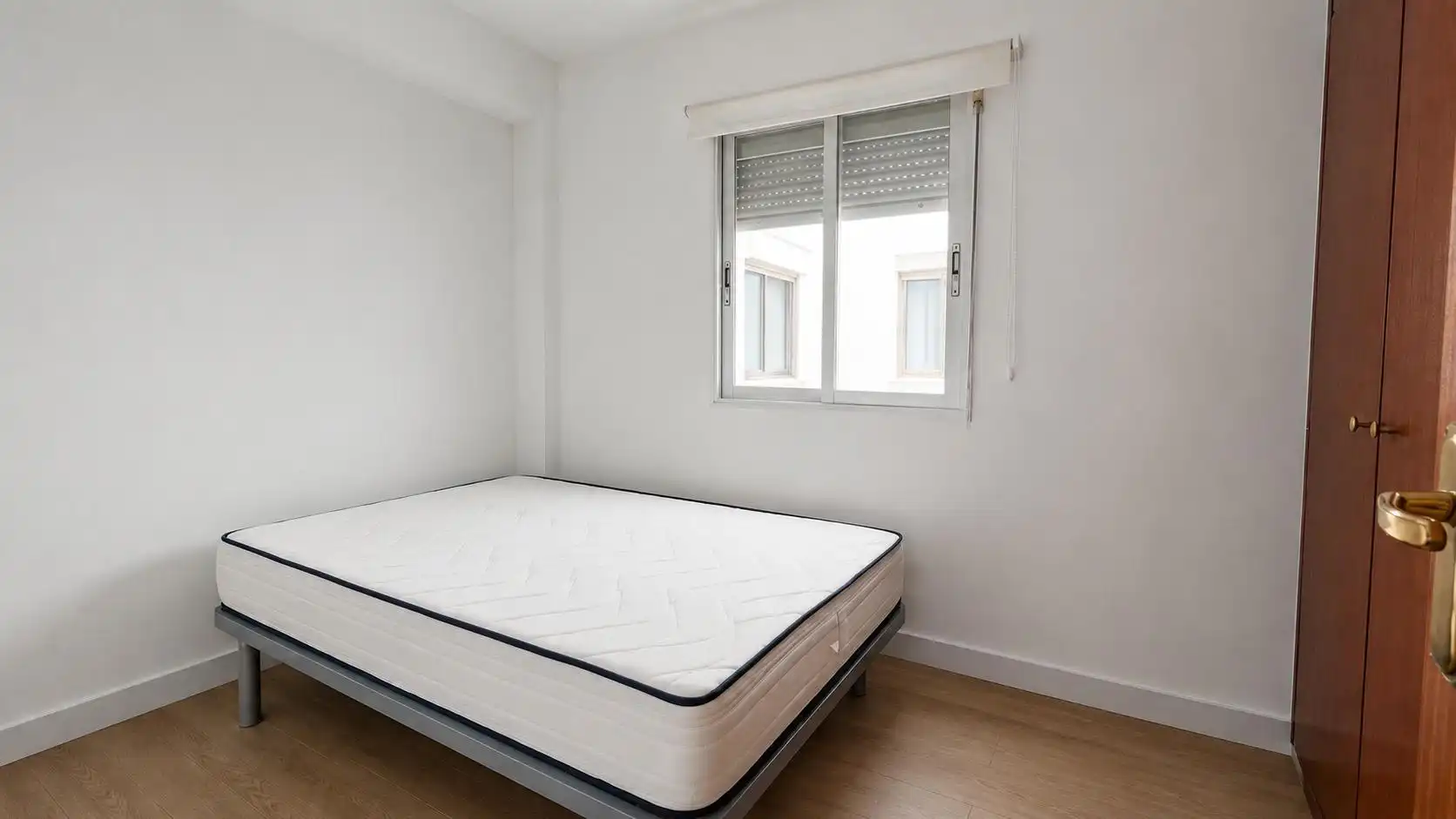 Bedroom of Flat for rent in Valencia  with Air Conditioner, Furnished and Balcony