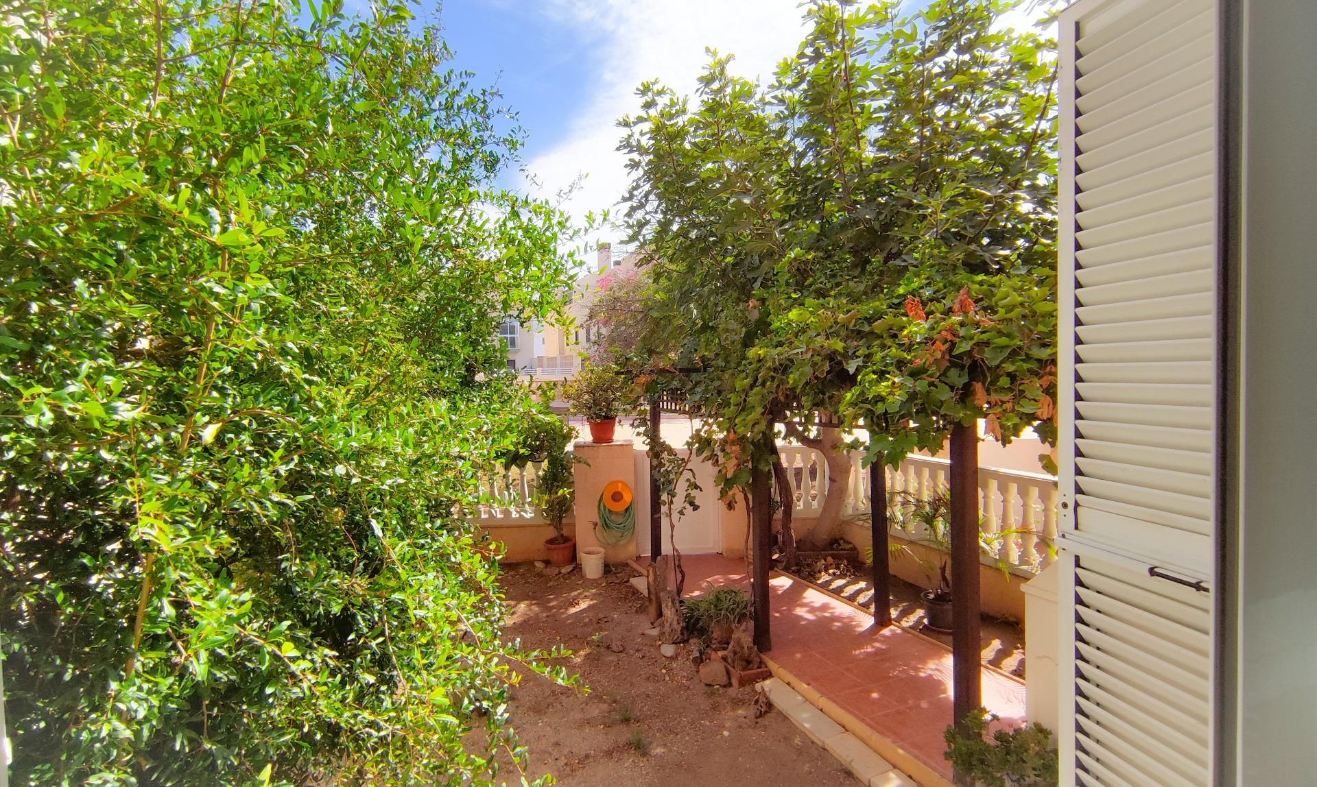 Jardí de Casa adosada en venda en  Almería Capital amb Aire condicionat, Calefacció i Jardí privat