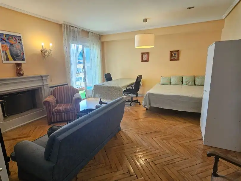 Sala d'estar de Pis per a compartir en Madrid amb Aire condicionat, Calefacció i Parquet