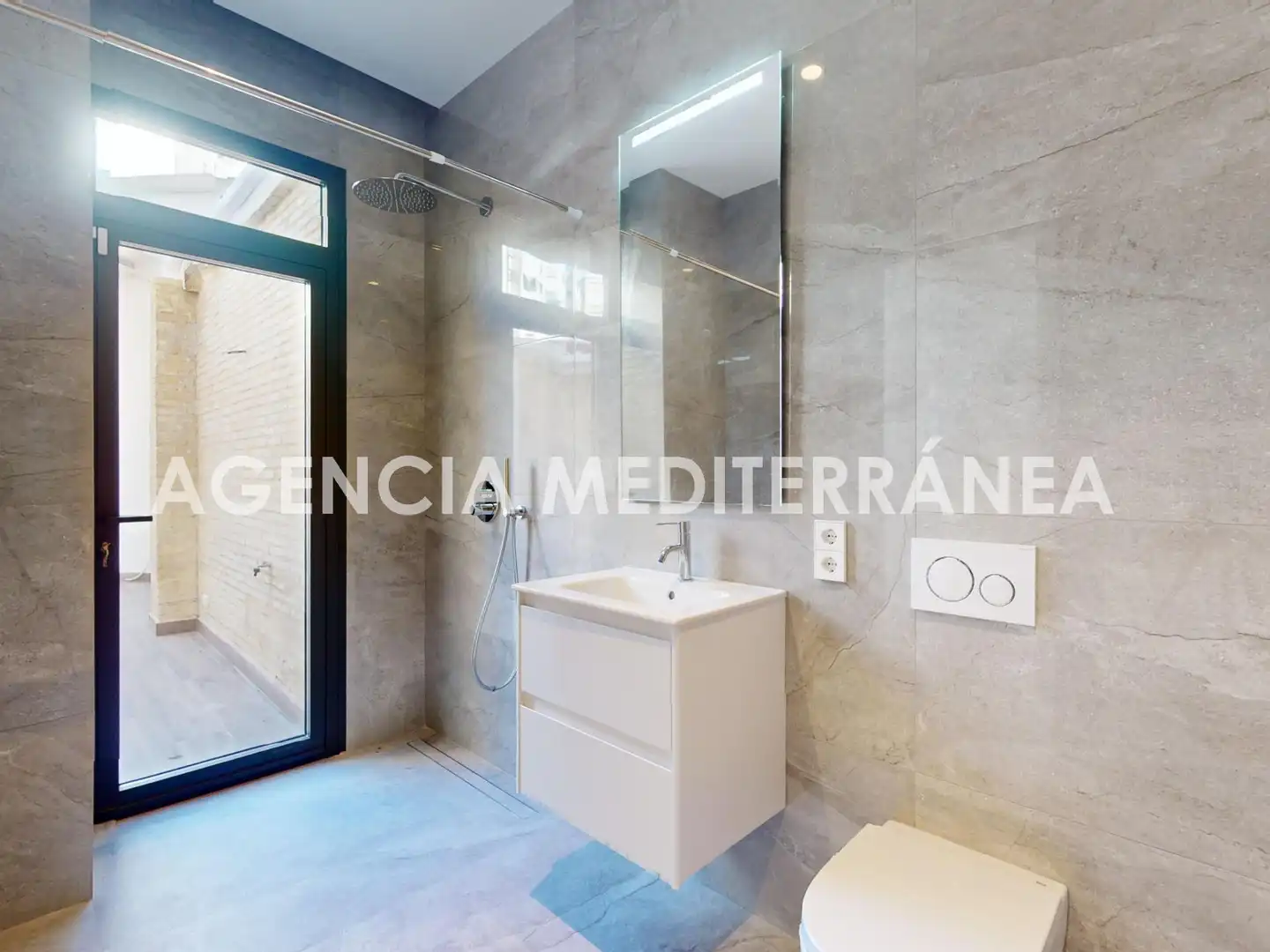Baño de Piso en venta en Valencia con Aire acondicionado, Calefacción y Terraza