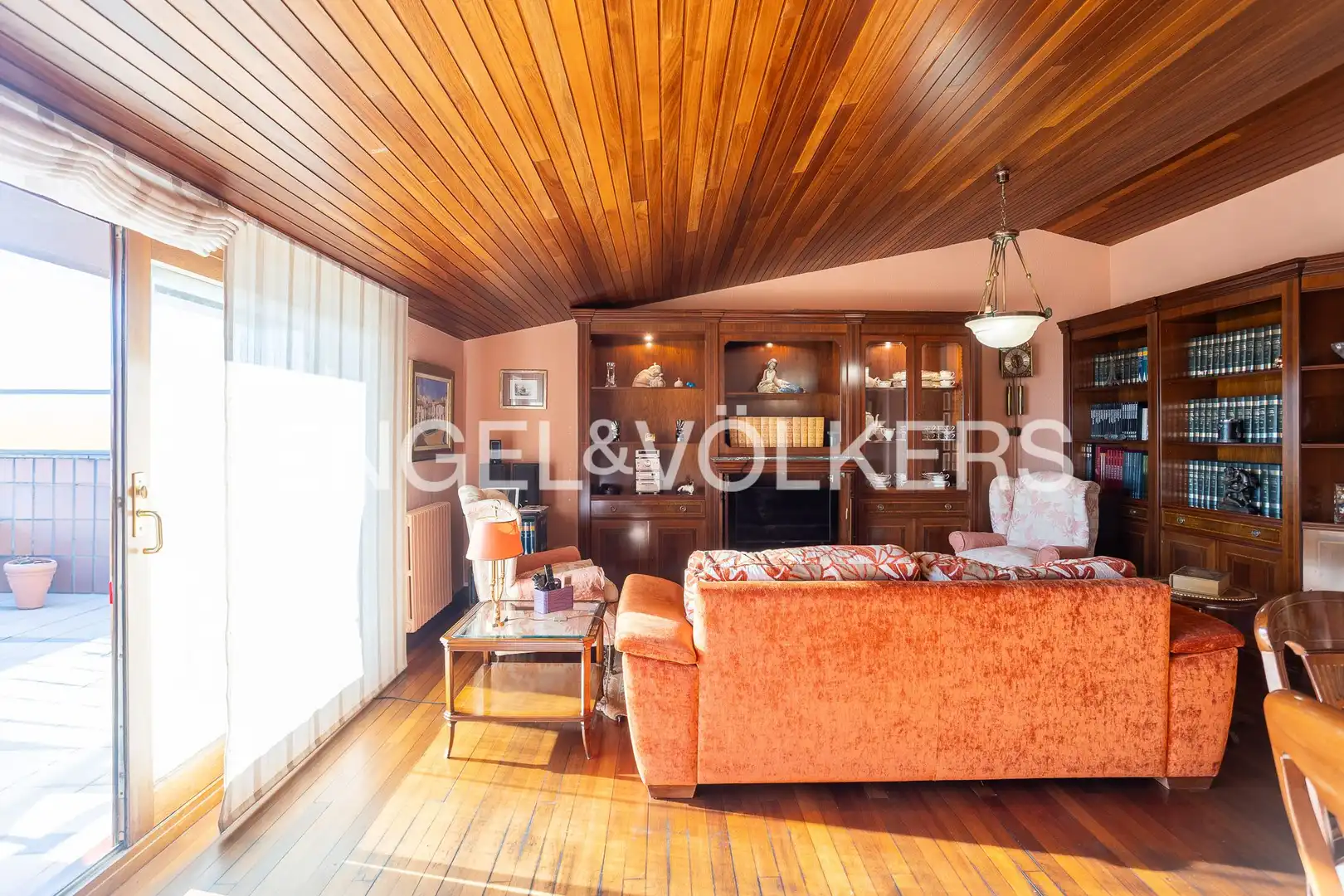 Wohnzimmer von Einfamilien-Reihenhaus zum Verkauf in Santander mit Heizung, Privatgarten und Terrasse