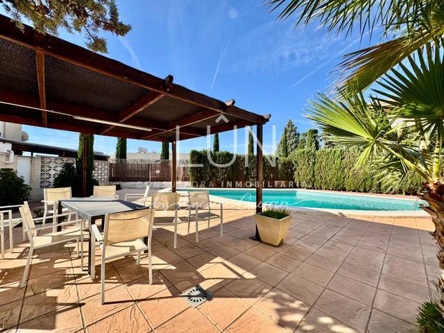 Casa adosada en Alquiler en Altorreal - El Chorrico