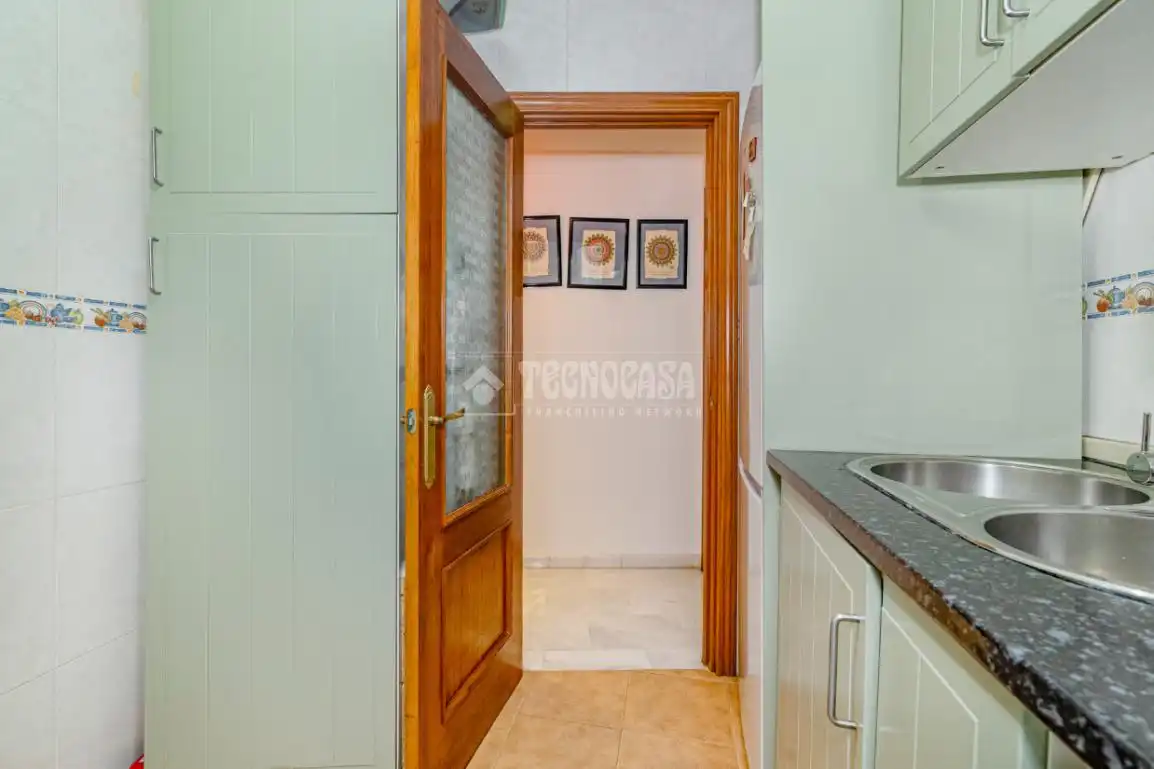 Wohnung zum Verkauf in Lucena mit Klimaanlage, Terrasse und Abstellraum