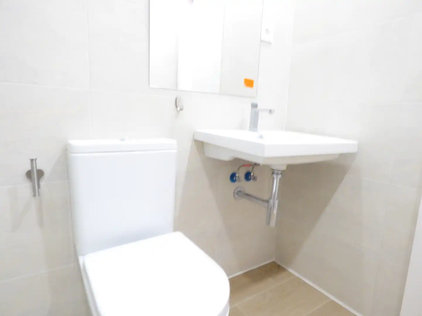 Bathroom of Flat for rent in Madrid  with Air Conditioner, Heating and Private garden