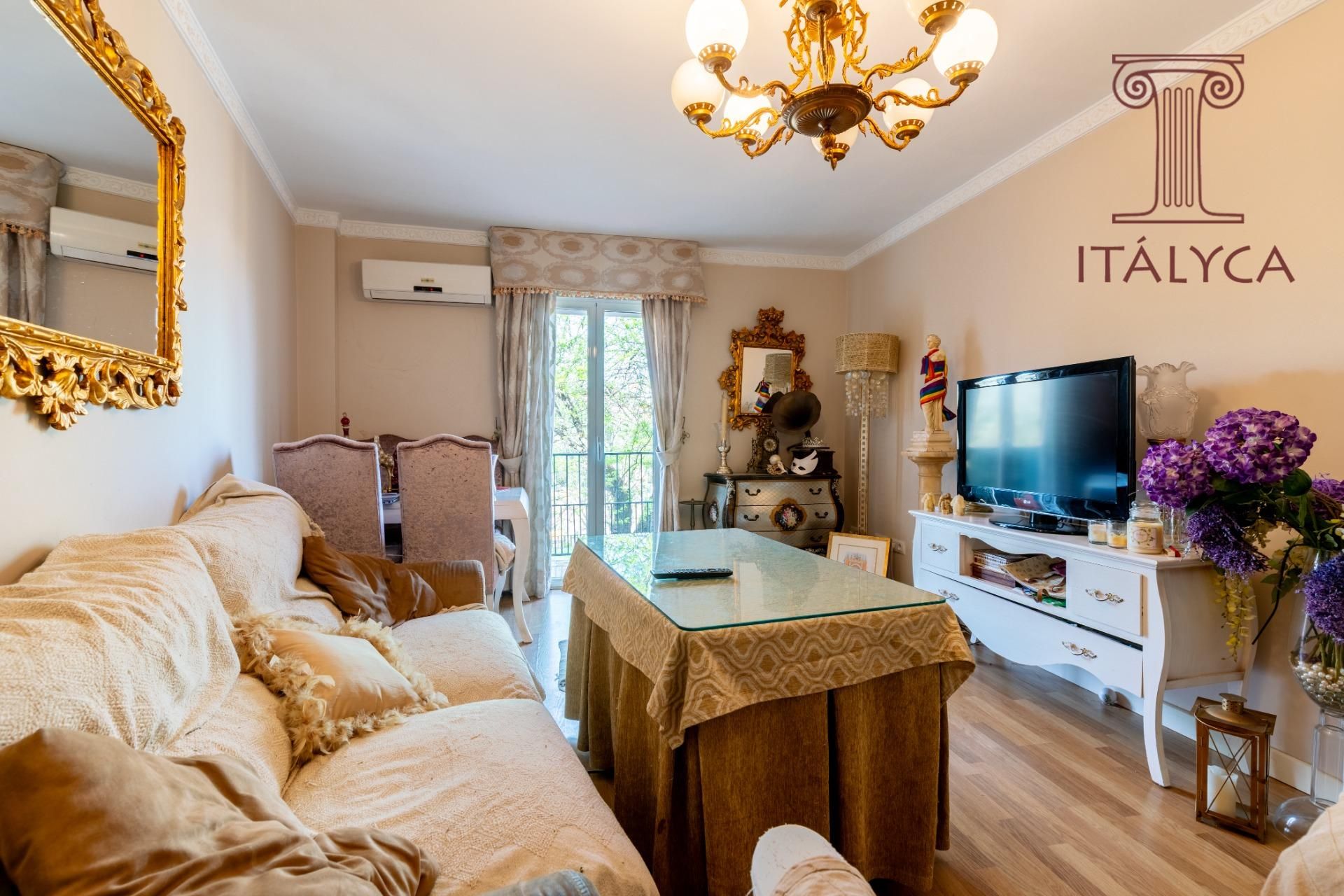Living room of Flat for sale in  Sevilla Capital  with Air Conditioner, Heating and Terrace