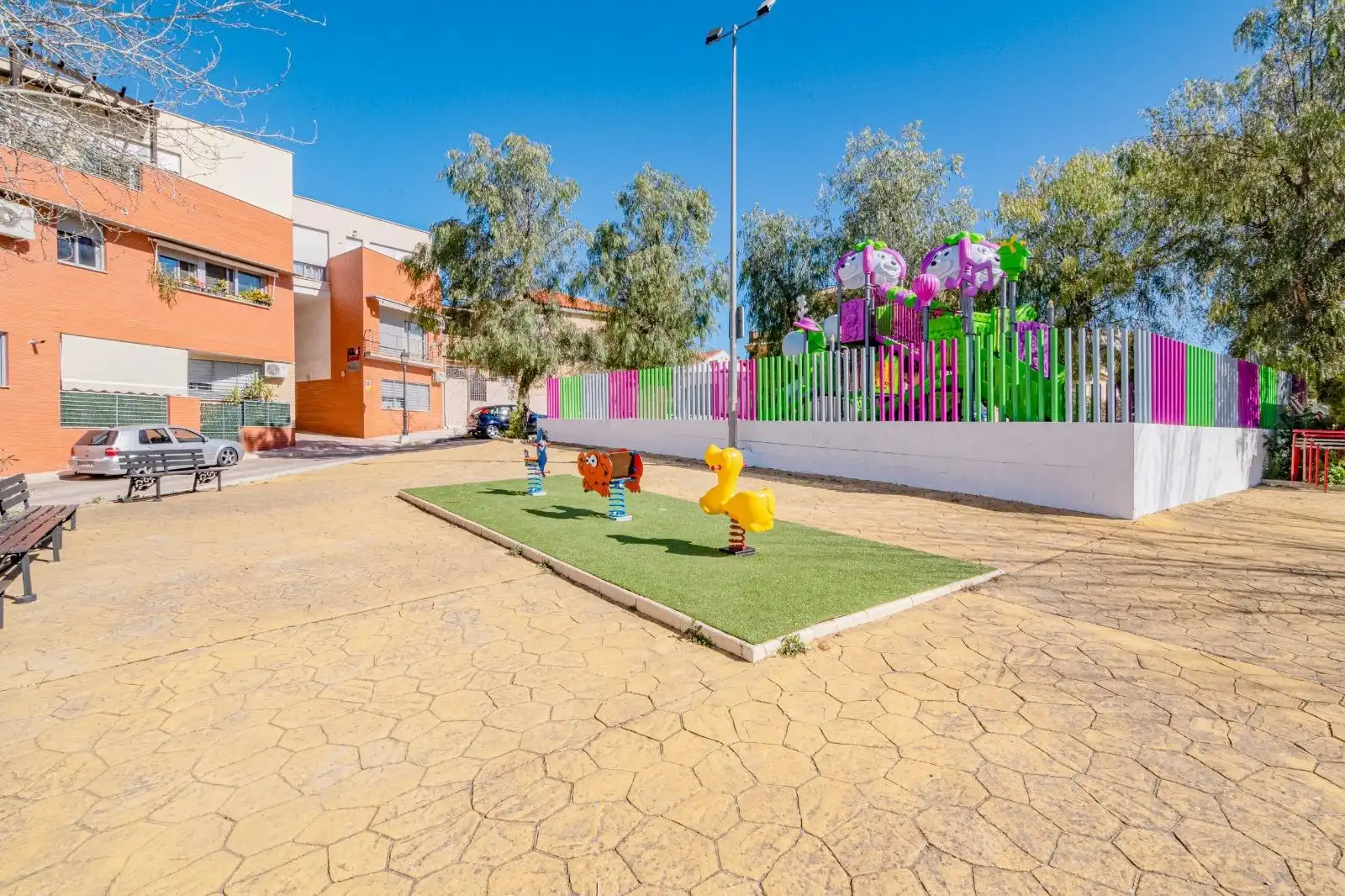 Exterior view of Flat for sale in Peligros  with Air Conditioner, Heating and Storage room