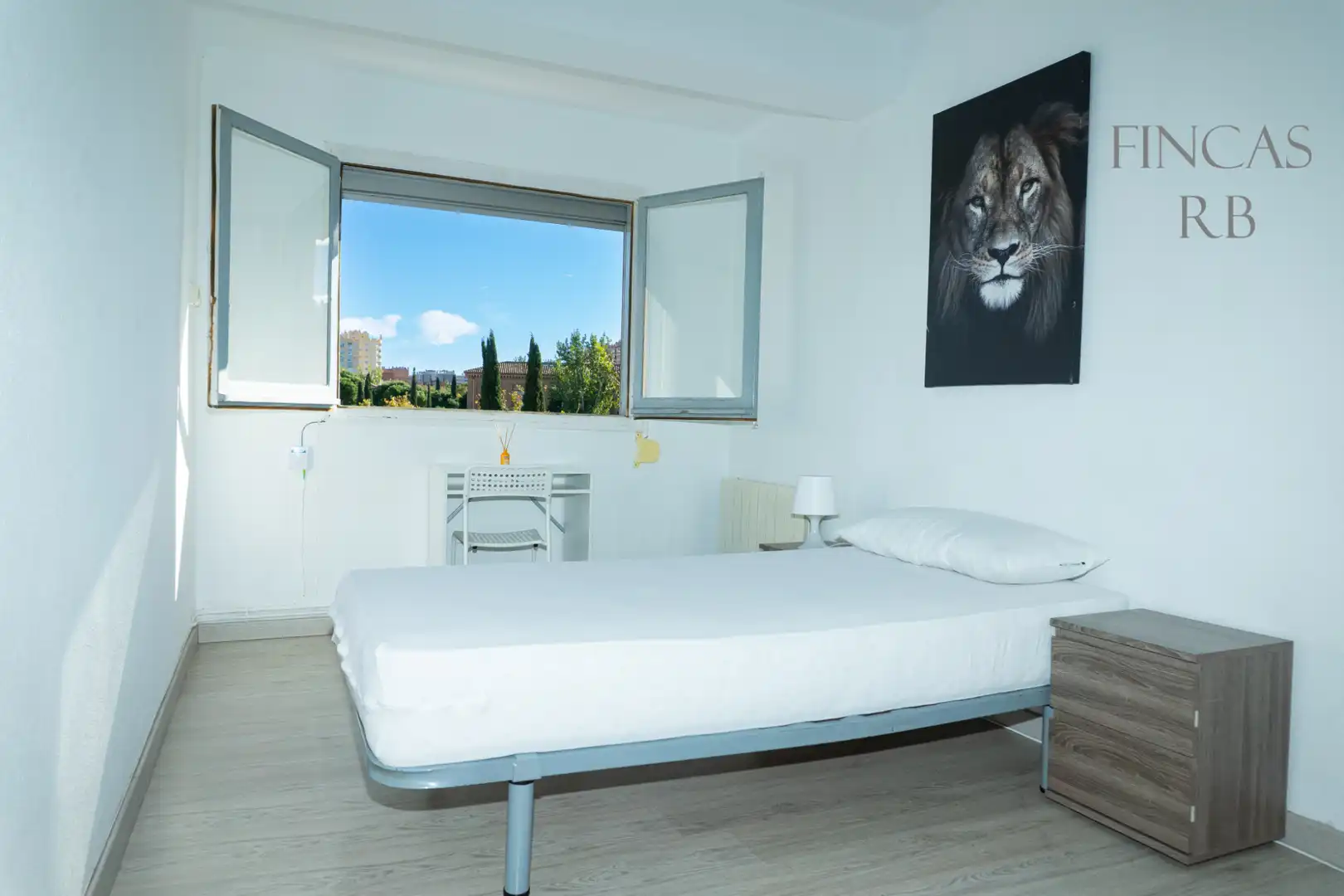 Habitación de Piso para compartir en  Zaragoza Capital con Calefacción, Parquet y Amueblado