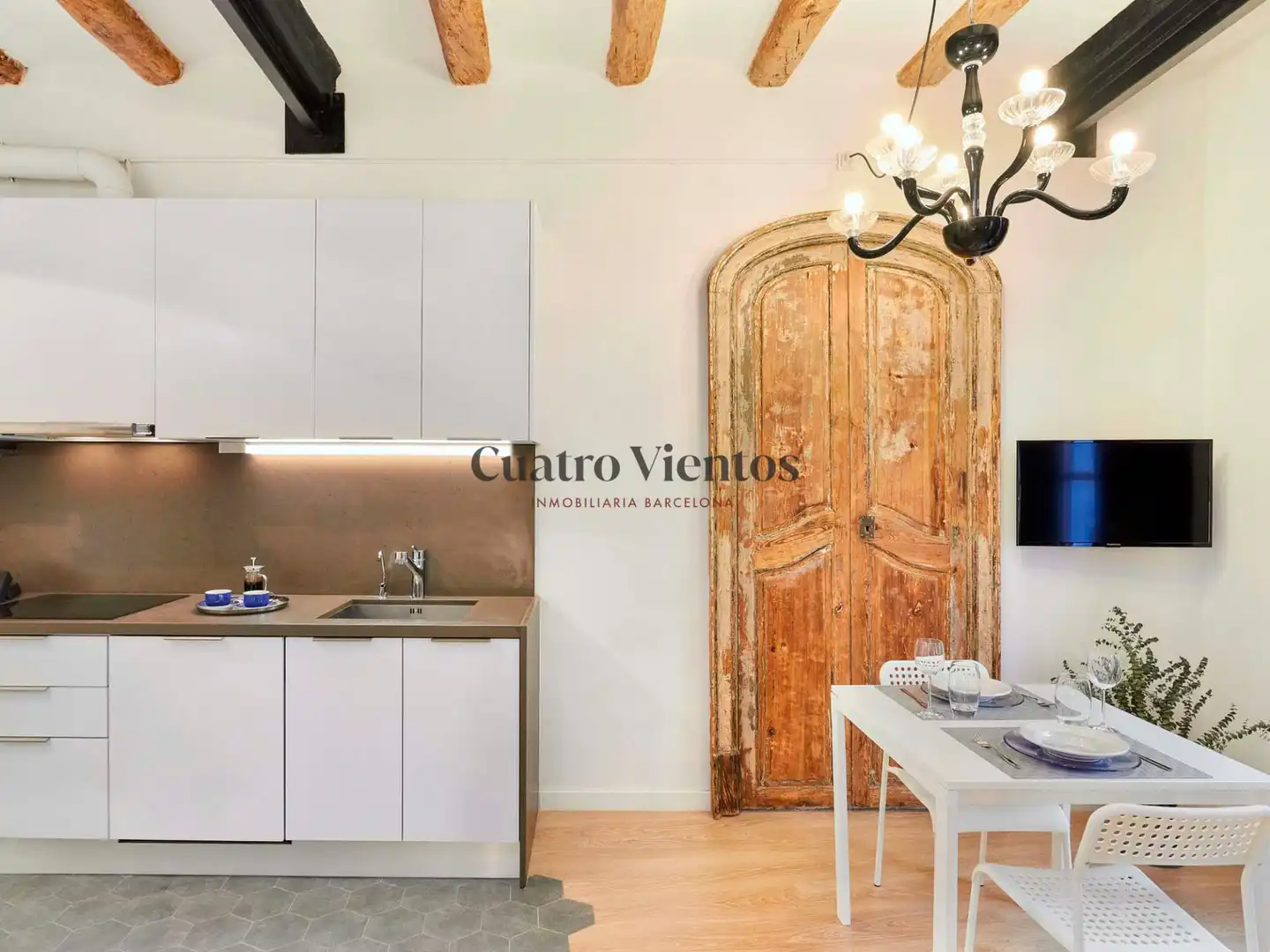 Küche von Wohnung zum Verkauf in Barcelona mit Klimaanlage, Heizung und Ofen