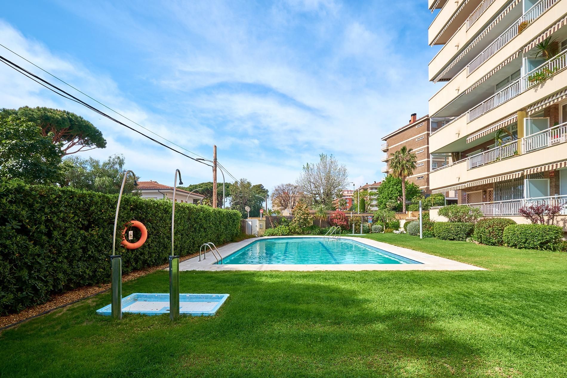 Swimming pool of Flat for sale in Vilassar de Mar  with Air Conditioner, Heating and Private garden