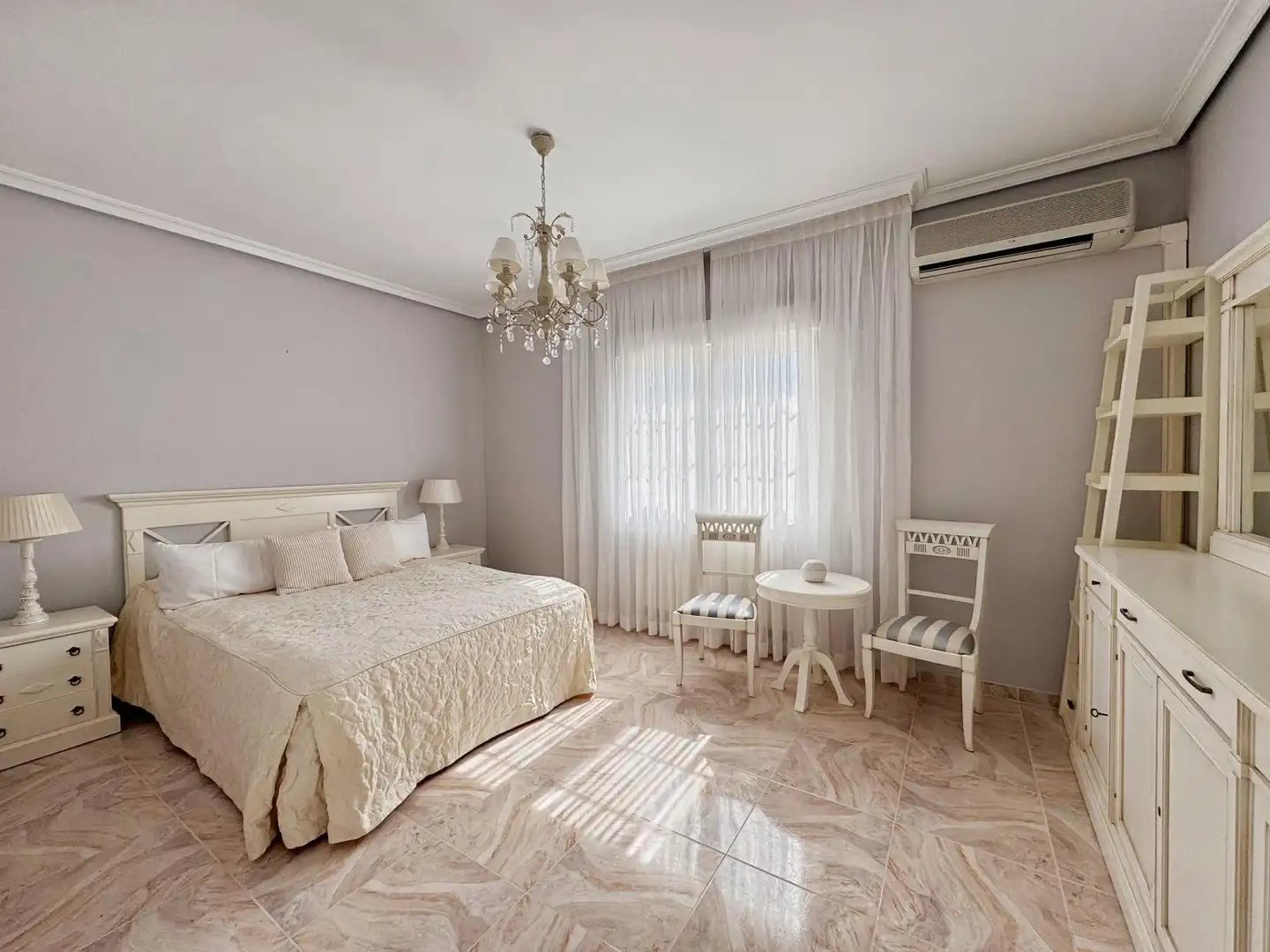 Habitación de Casa o chalet de alquiler en La Nucia con Aire acondicionado, Jardín privado y Piscina
