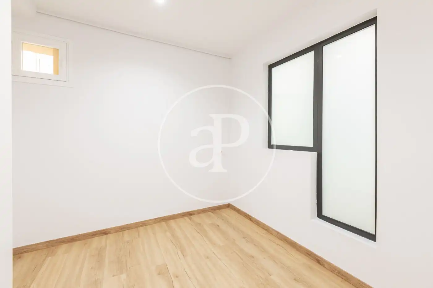 Piso en venta en Madrid con Calefacción y Balcón