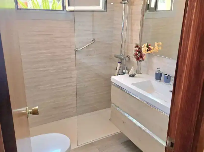 Baño de Piso en venta en Telde con Balcón
