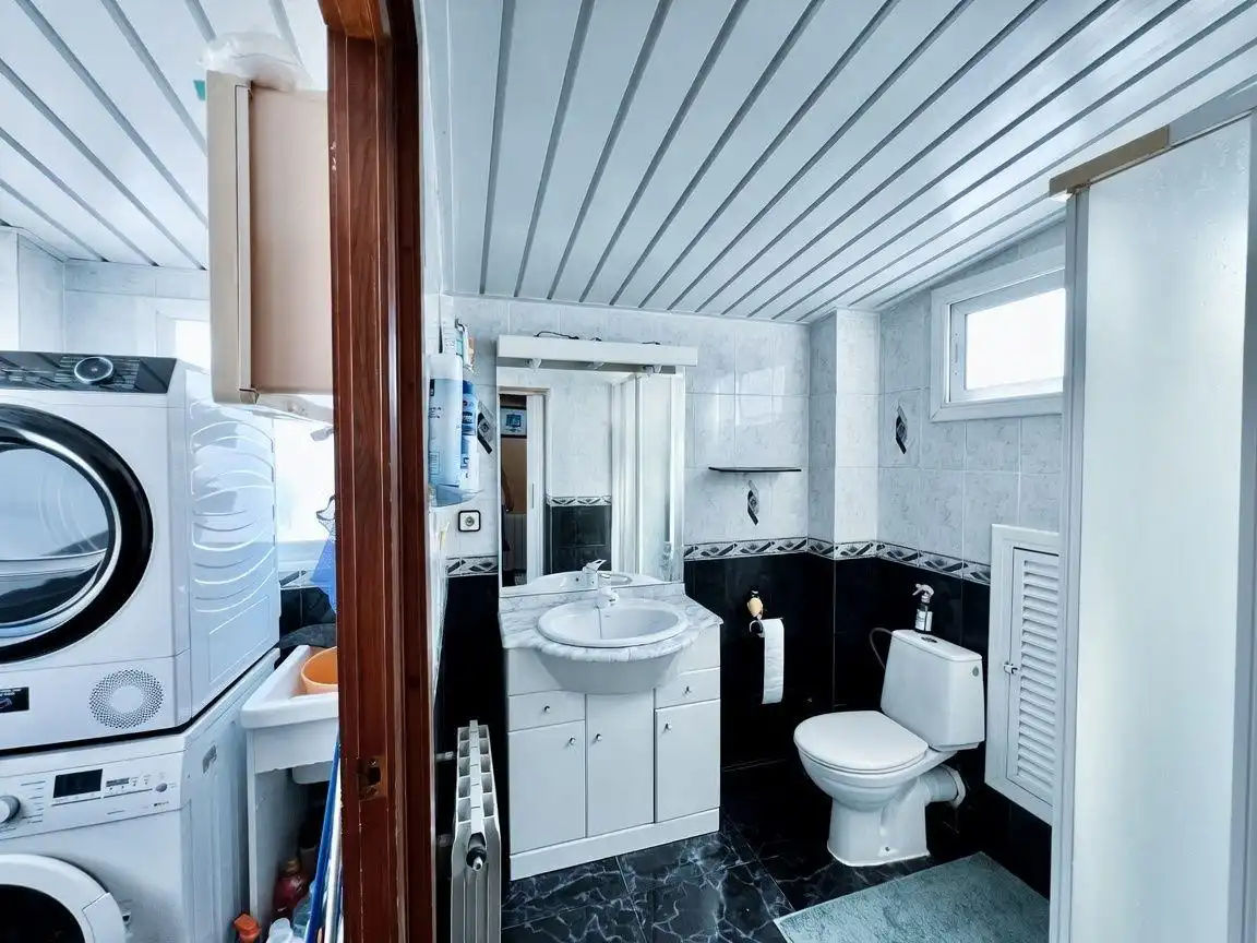 Bathroom of Houses for sale in Roda de Berà  with Heating, Private garden and Terrace