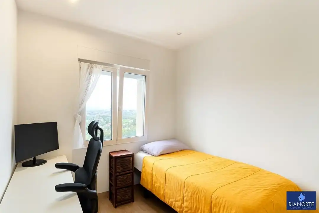 Habitación de Casa o chalet en venta en Gijón  con Calefacción, Trastero y Amueblado