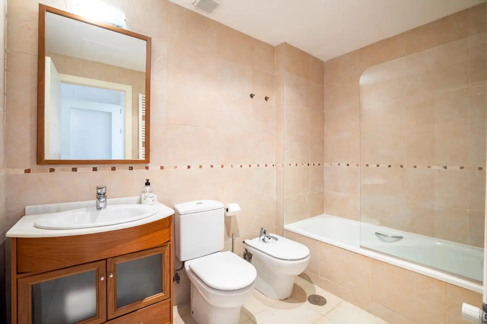 Badezimmer von Wohnung zum Verkauf in Sabiñánigo mit Heizung, Parkett und Terrasse