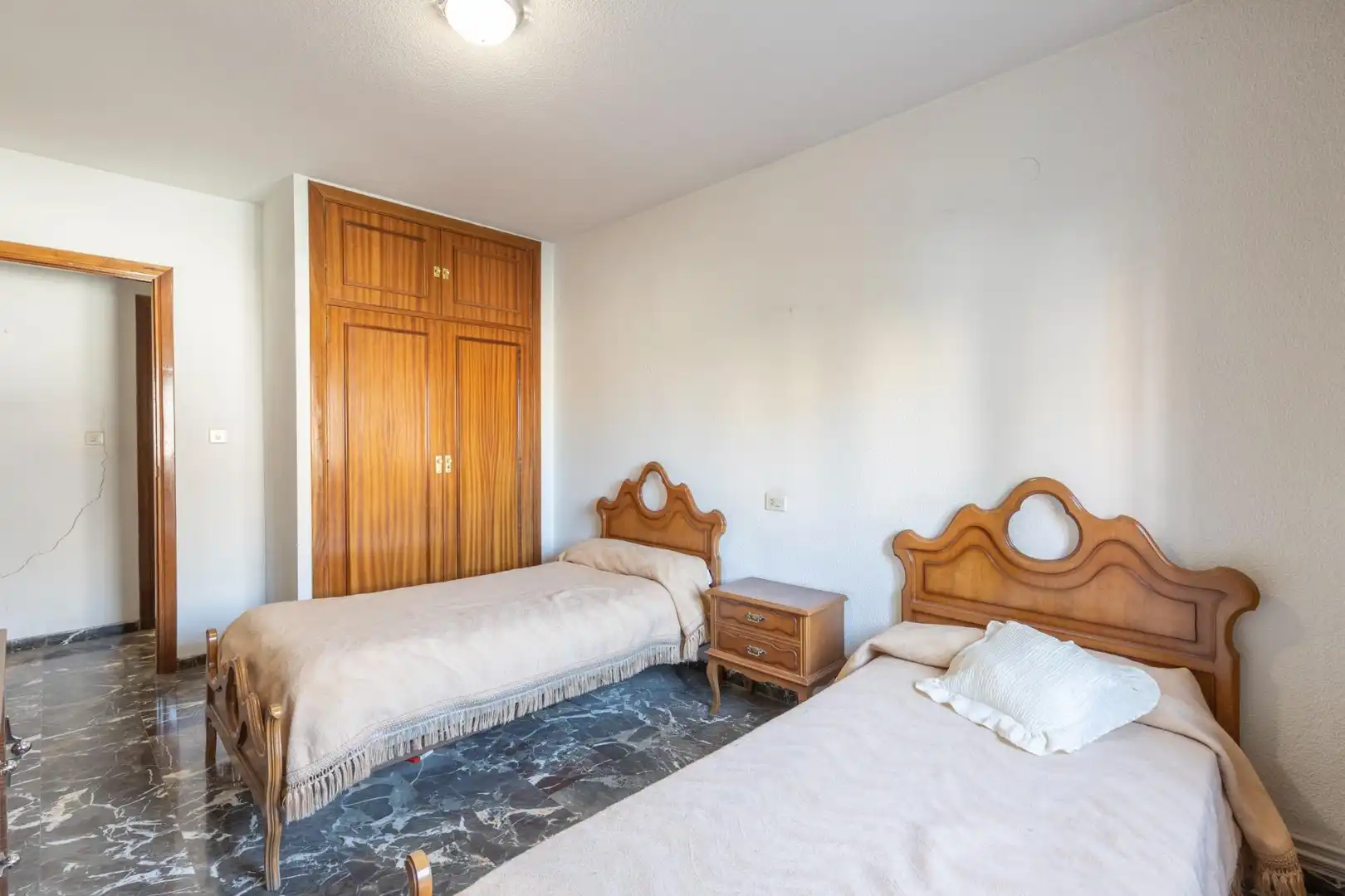 Bedroom of Flat for sale in Granada  with Air Conditioner, Terrace and Balcony