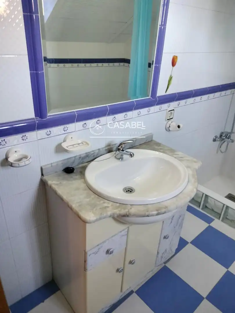 Bany de Casa o xalet de lloguer en Córdoba amb Aire condicionat, Terrassa i Traster