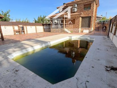 Piscina de Casa o xalet en venda en Casarrubios del Monte amb Aire condicionat, Calefacció i Terrassa