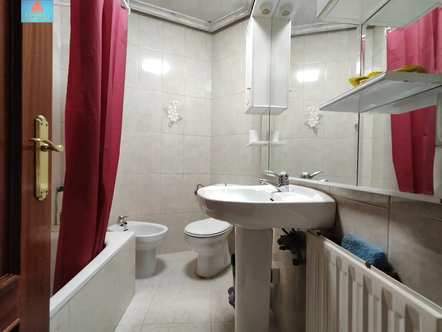 Baño de Piso en venta en Ávila con Calefacción, Terraza y Trastero