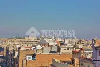Vista exterior de Pis en venda en Barcelona amb Terrassa i Balcó