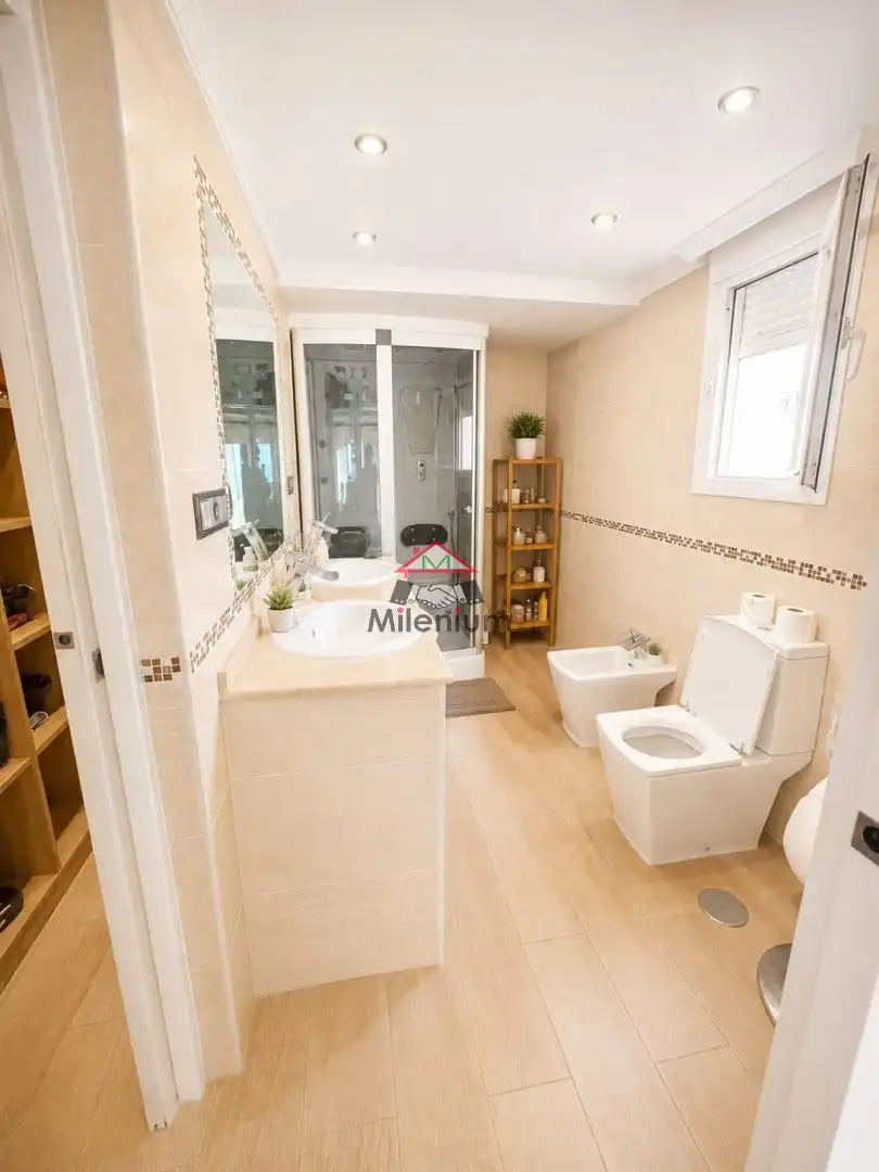 Baño de Casa o chalet en venta en Algeciras con Aire acondicionado, Jardín privado y Terraza