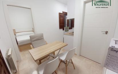 Dormitori de Apartament de lloguer en  Granada Capital amb Calefacció, Moblat i Rentadora