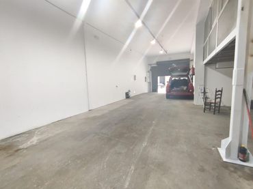 Locale commerciale in vendita a Abat Oliba
