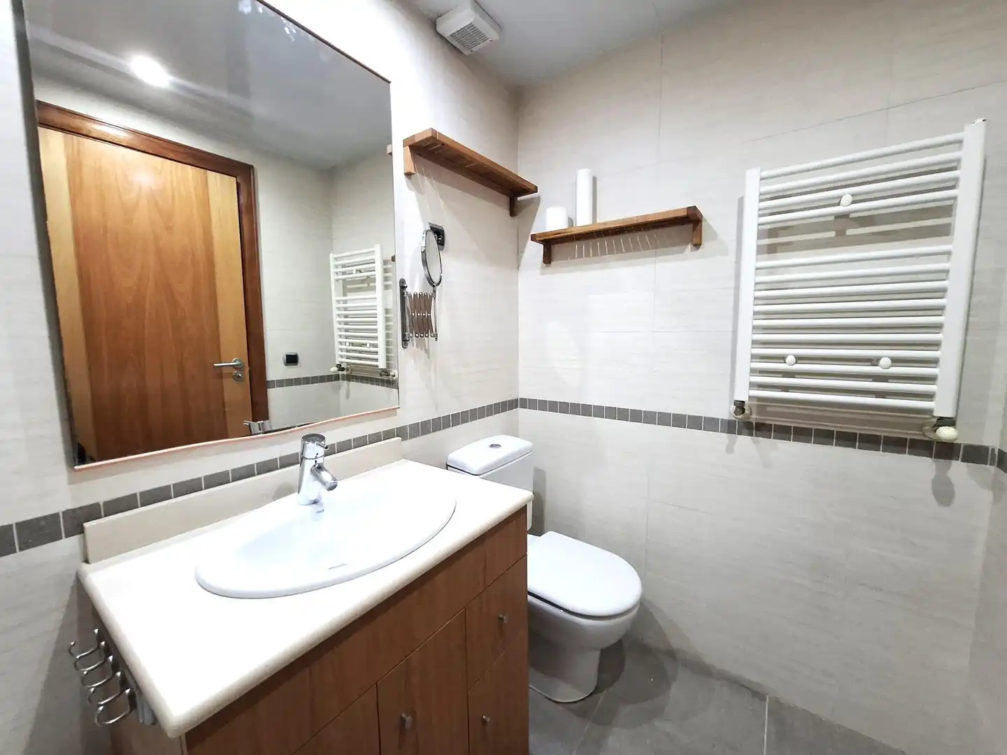 Baño de Dúplex en venta en Olesa de Montserrat con Aire acondicionado, Calefacción y Jardín privado