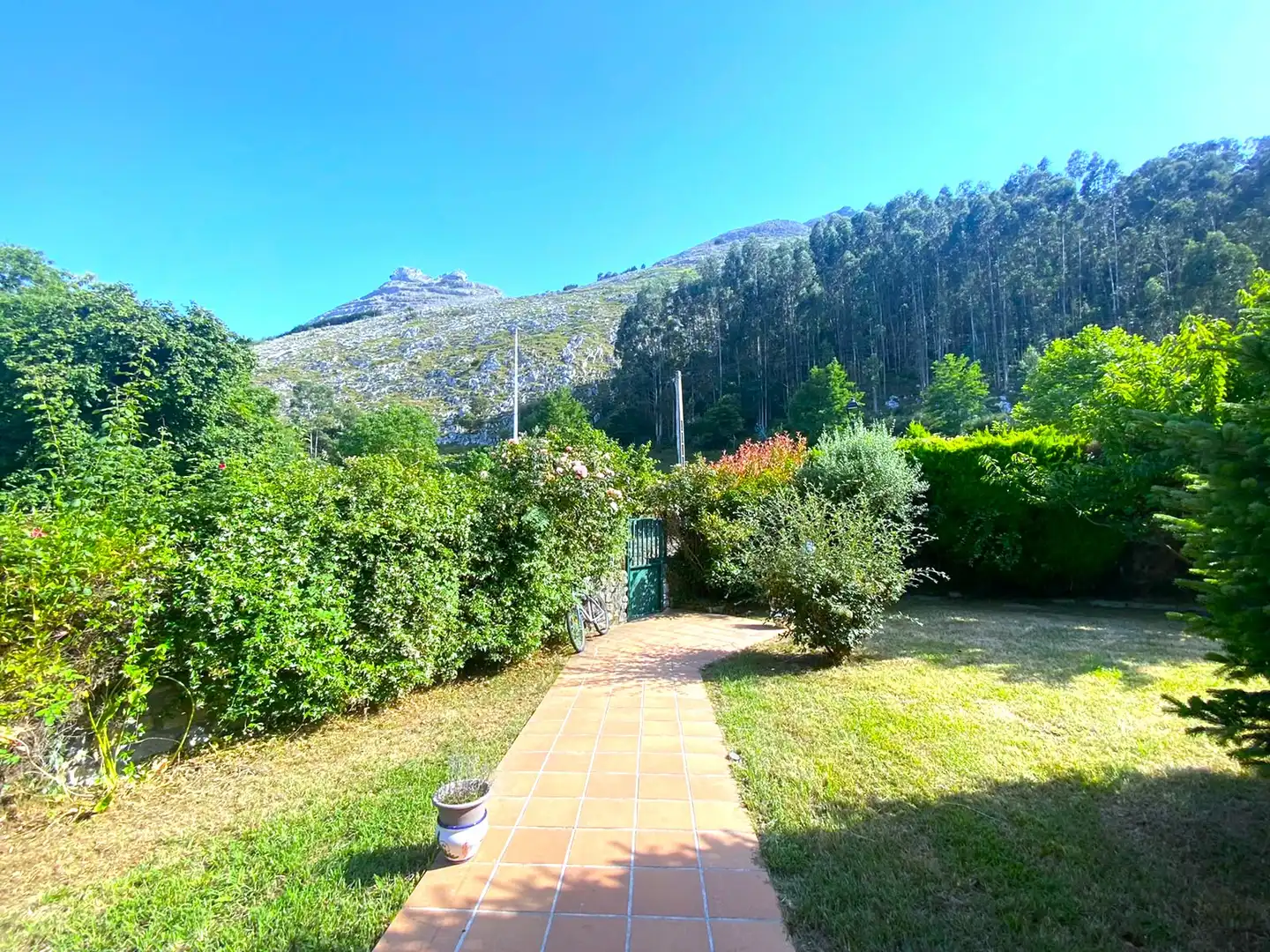 Garden of Houses for sale in Castro-Urdiales  with Heating, Private garden and Parquet flooring