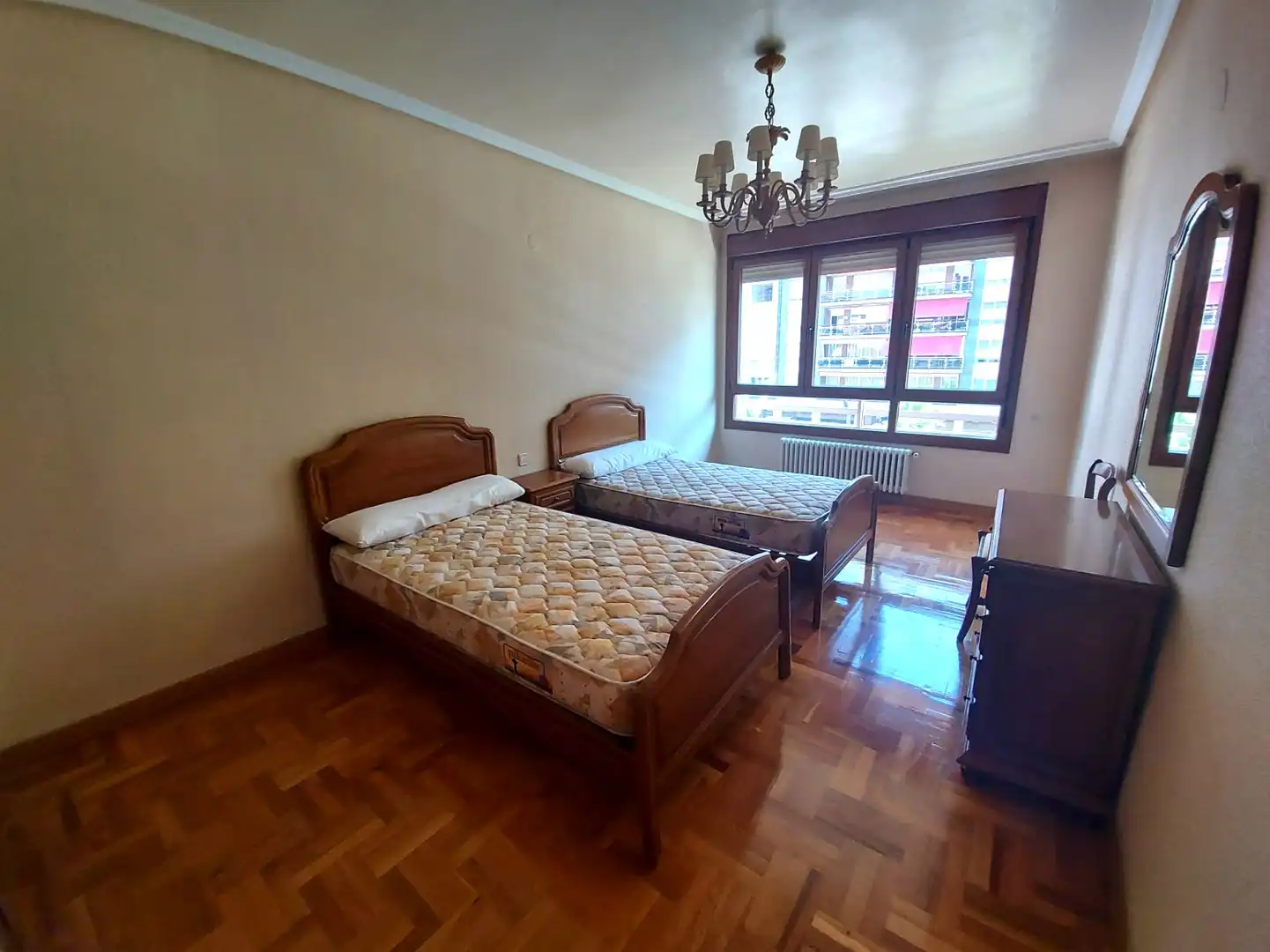 Dormitori de Pis en venda en  Logroño amb Calefacció, Parquet i Terrassa