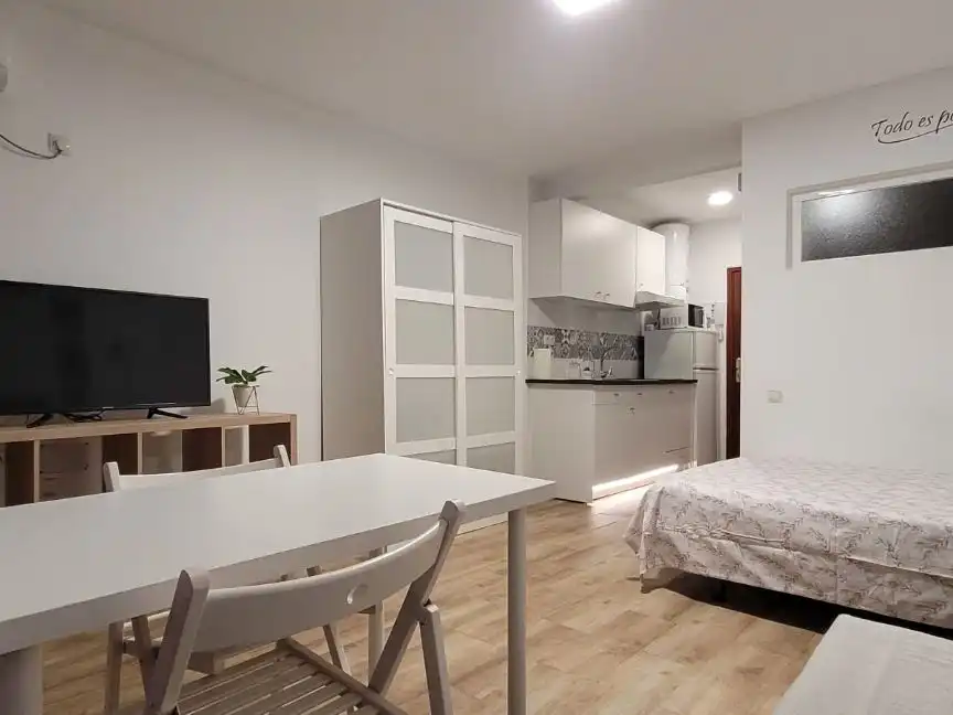 Schlafzimmer von Wohnung zur Miete in Roquetas de Mar mit Klimaanlage, Terrasse und Balkon