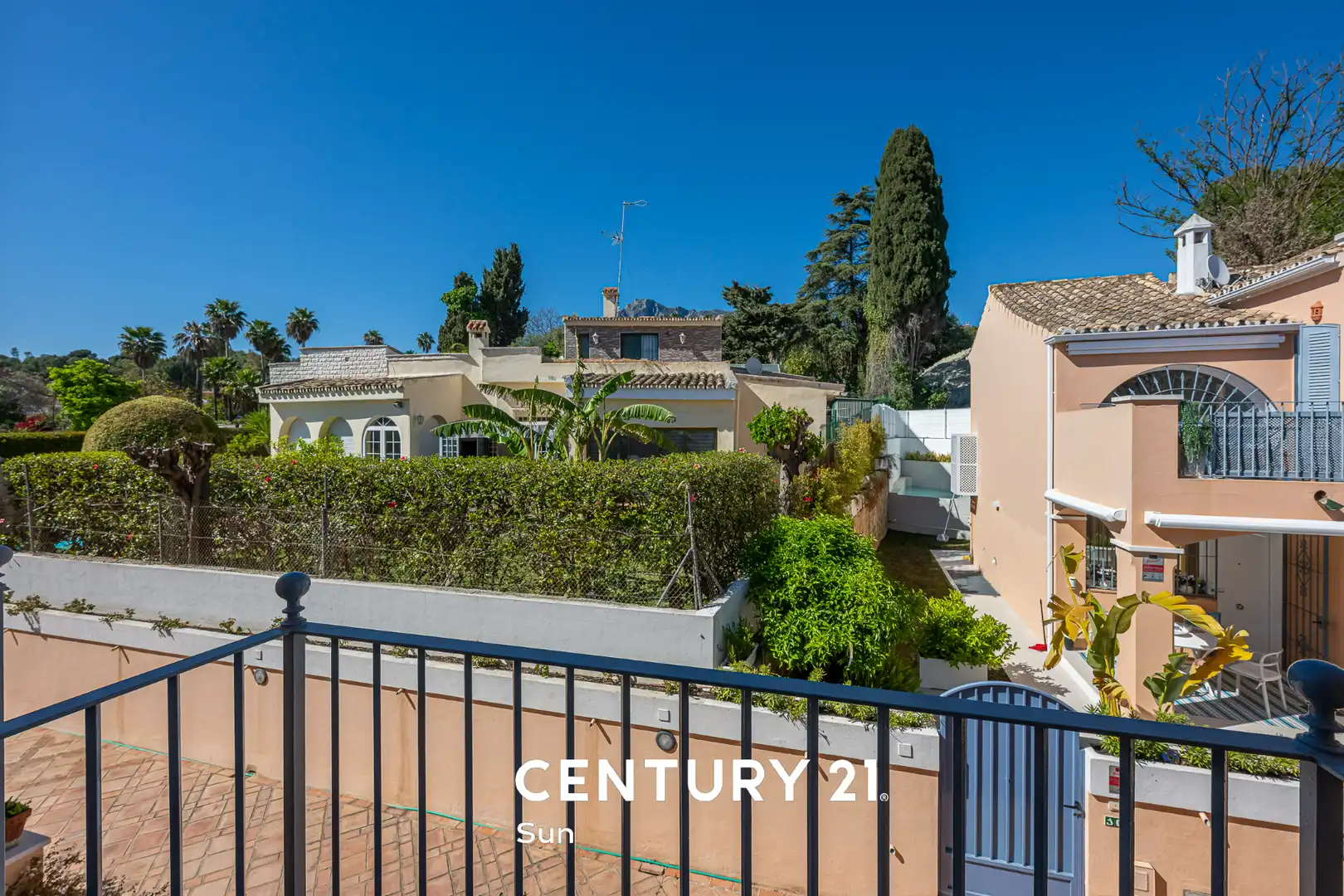 Vista exterior de Casa adosada en venta en Marbella con Aire acondicionado, Calefacción y Jardín privado
