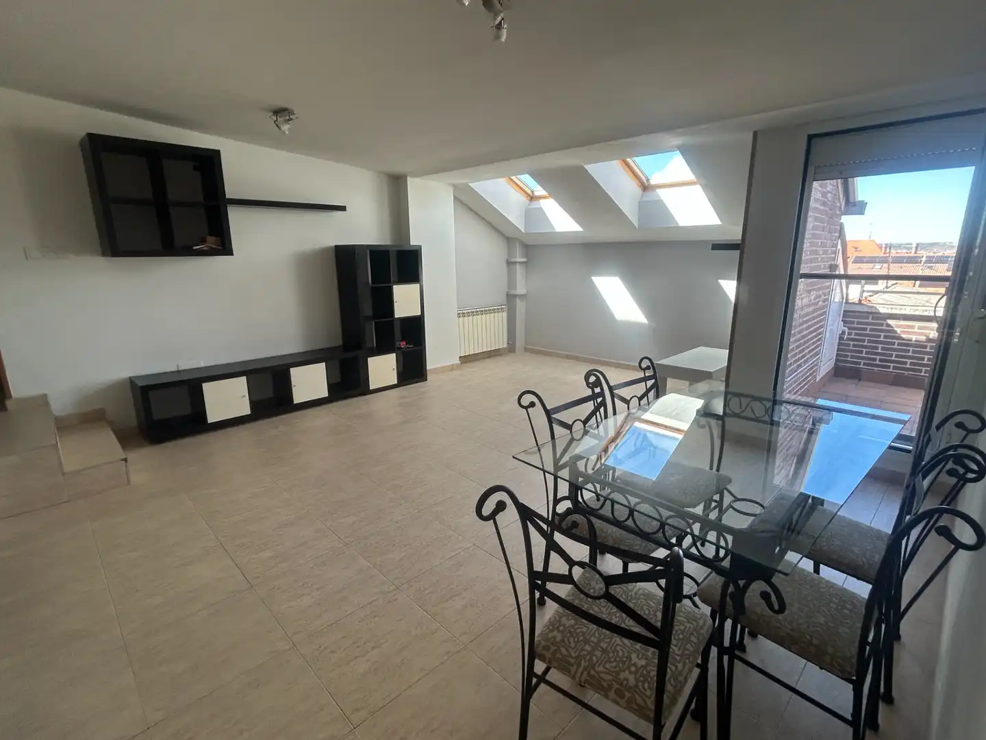 Wohnzimmer von Dachboden zum Verkauf in Valladolid mit Heizung, Terrasse und Abstellraum