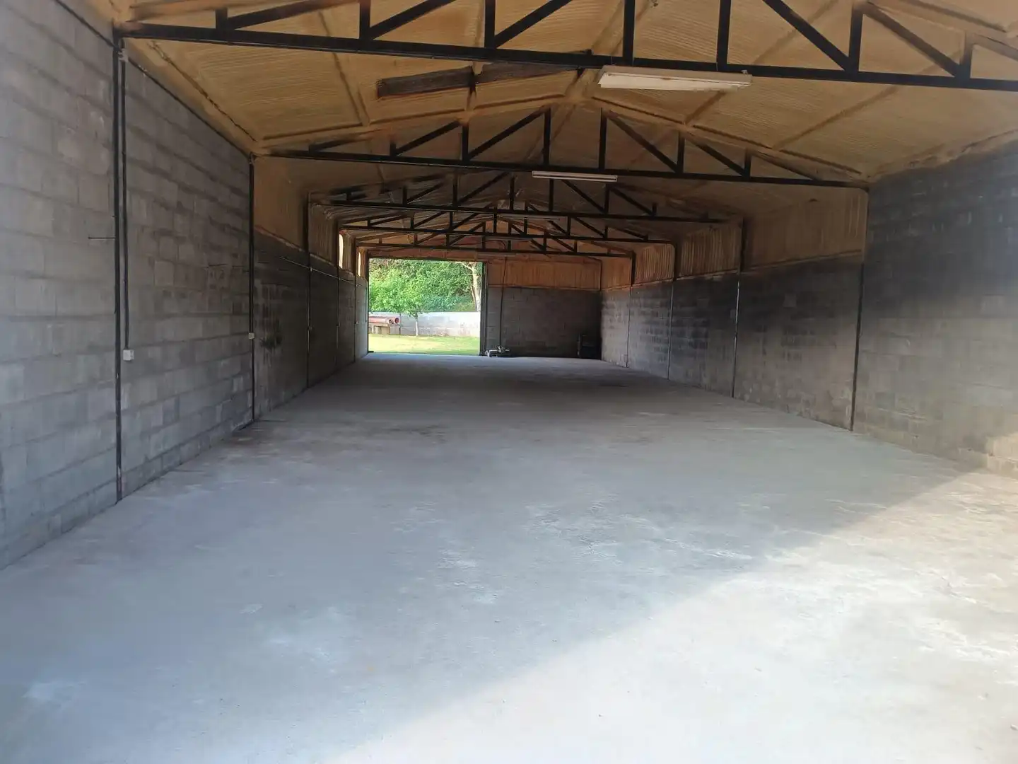 Parkplatz von Fabrikhallen zur Miete in Salceda de Caselas