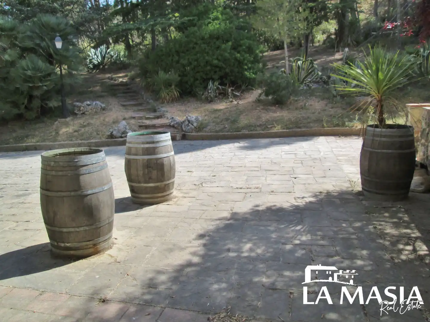 Vista exterior de Finca rústica en venda en Olivella amb Jardí privat, Terrassa i Piscina