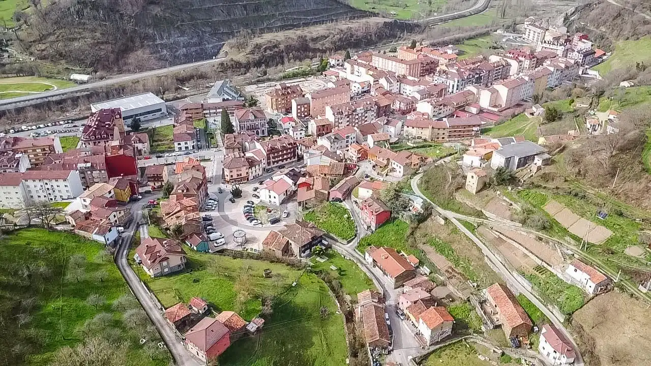 Casa o chalet en venta en Calle VALLINA,LA, 1, Aller