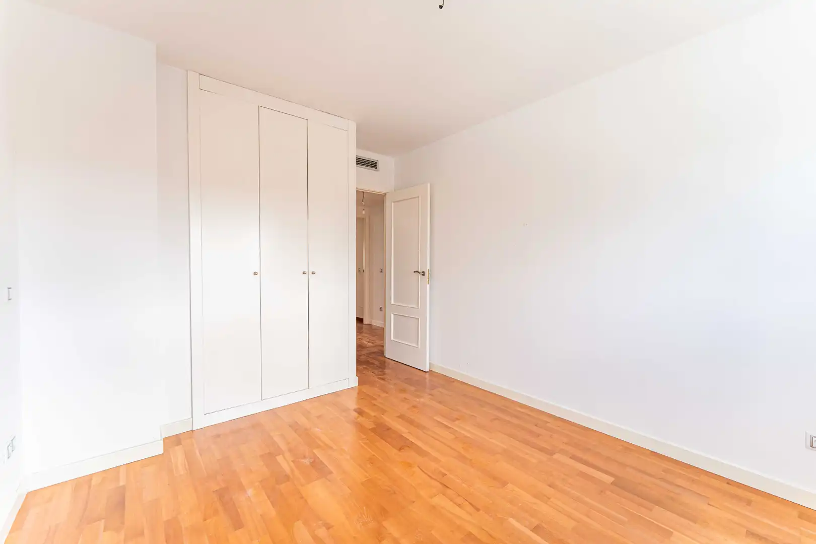 Dormitori de Casa adosada en venda en Arroyomolinos (Madrid) amb Aire condicionat, Calefacció i Jardí privat